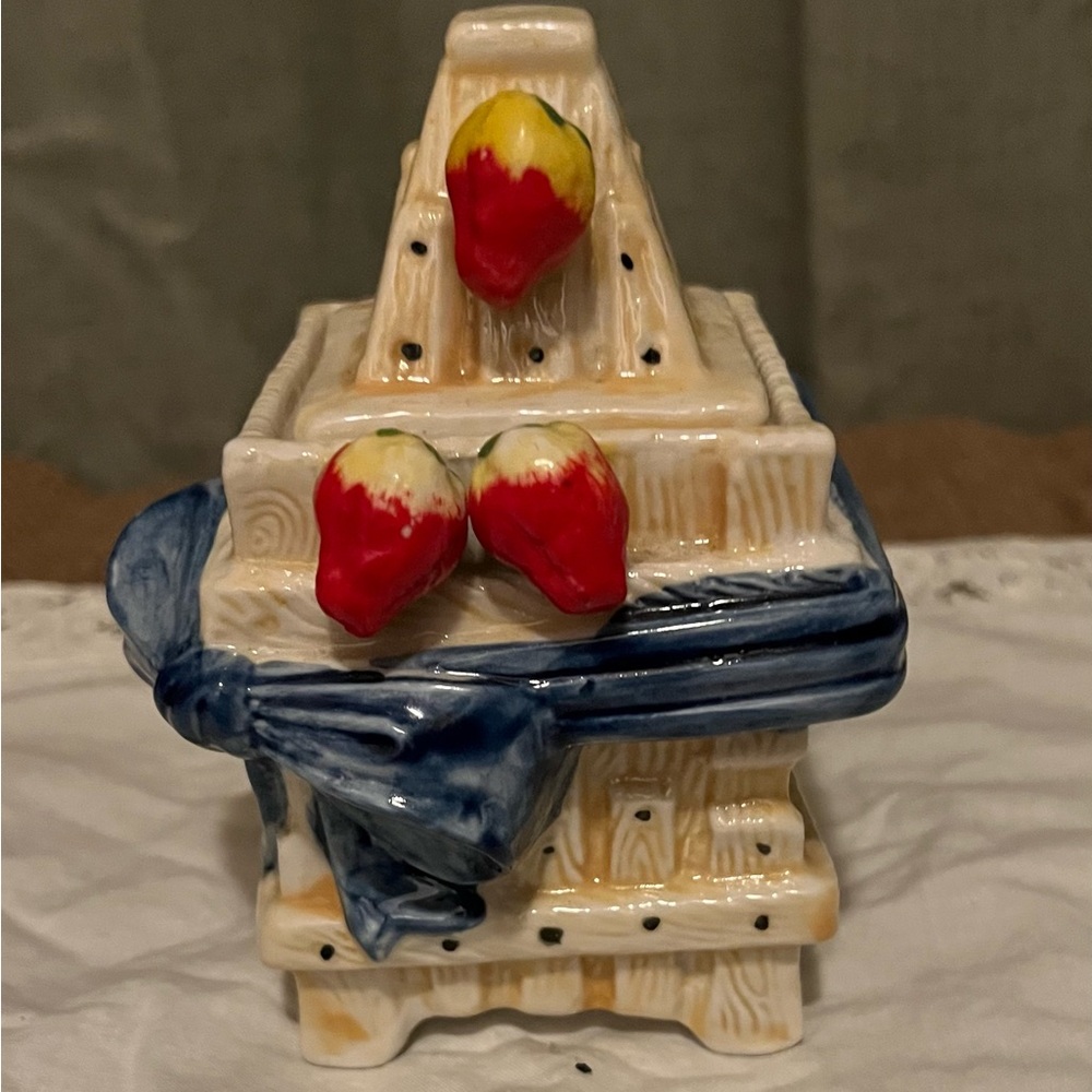 Vintage Strawberry Container with Blue Ribbon It’s Perfect 😍 for a Present Box 🥰